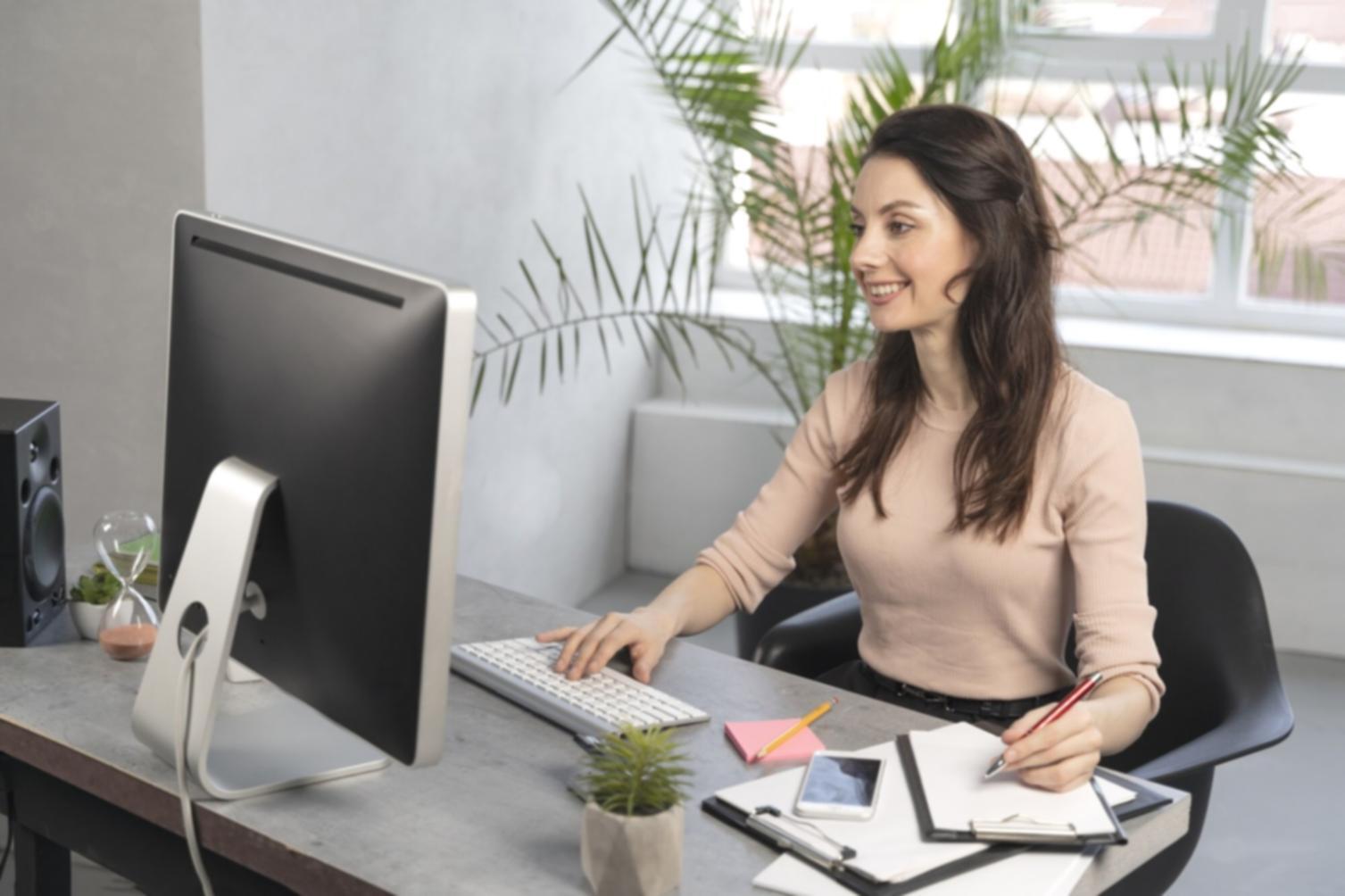 Formation en analyse immobilière avec documents et calculatrice